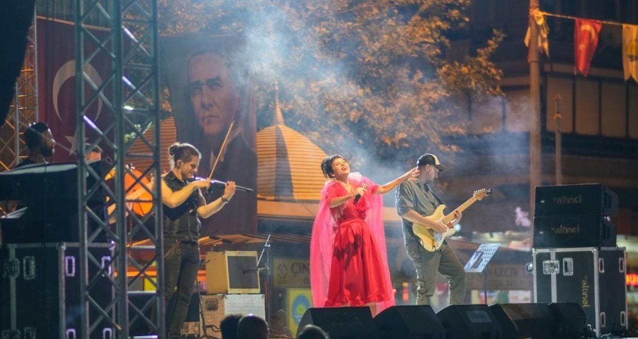 Aydilge: Vitiligo İtirafı ve Güzellik Algısına Dair Samimi Açıklamalar Tarzı