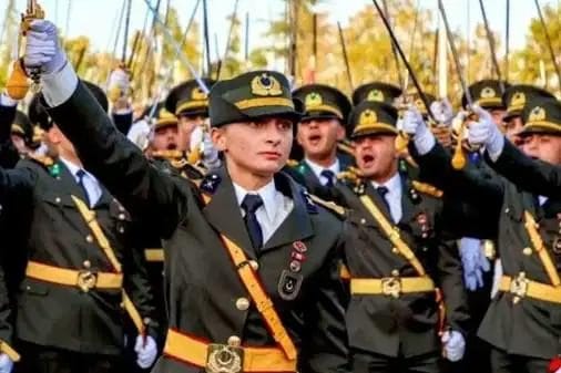 ihrac-edilen-tegmenlerden-ebru-eroglunun-karara-karsi-actigi-davada-ilginc-ayrinti-ihraccilara-2-nolu-NsE7iLJC.jpg