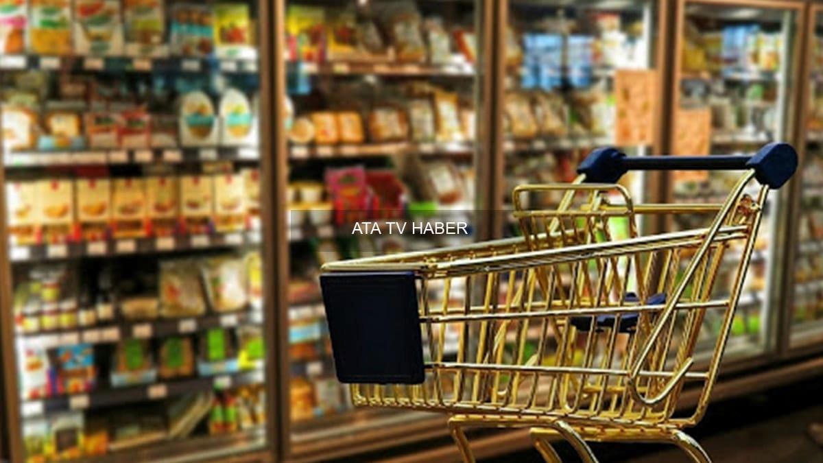 Pazar Günü Marketlerin Kapanması Tartışması Sürüyor