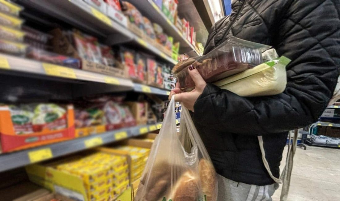 Pazar Günü Marketlerin Kapanması Tartışması Sürüyor Marketlerin pazar günü kapatılması