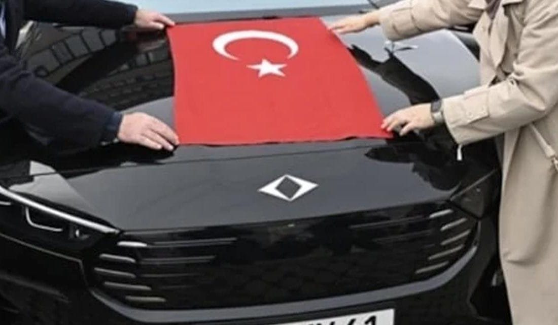 Togg Almanya’da çakıldı: Memleketin taşına toprağına hasret kalanlar arabasını umursamadı Togg’un Almanya Serüveni: İlk Üç Ayda 53 Araçla Beklenen Etki