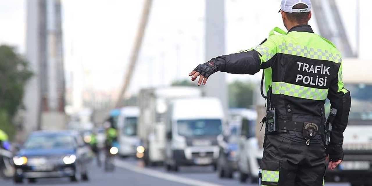 trafik-sigortasinda-yeni-tarife-300-bin-lirayi-asan-prim-OJlXs1xE.jpg