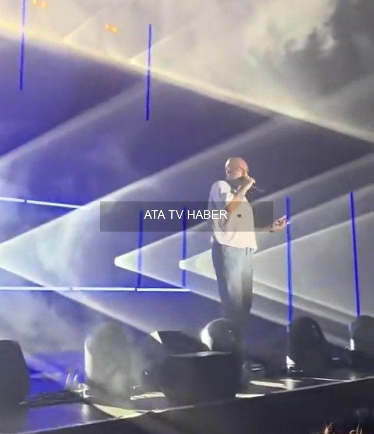 Ezhel Almanya vatandaşlığını konserinde duyurdu