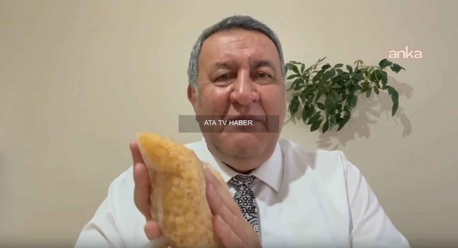 CHP Niğde Milletvekili Ömer Fethi Gürer, makarna üzerinden asgari ücret ve emekli maaşlarının alım gücündeki erimeyi açıkladı