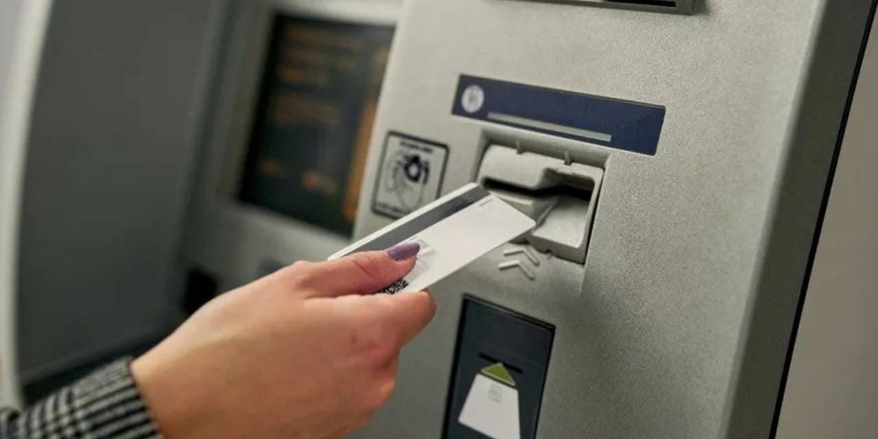 bankalardan-teker-teker-zam-mesaji-geliyor-goren-hesabina-bakti-842qVWdj.jpg