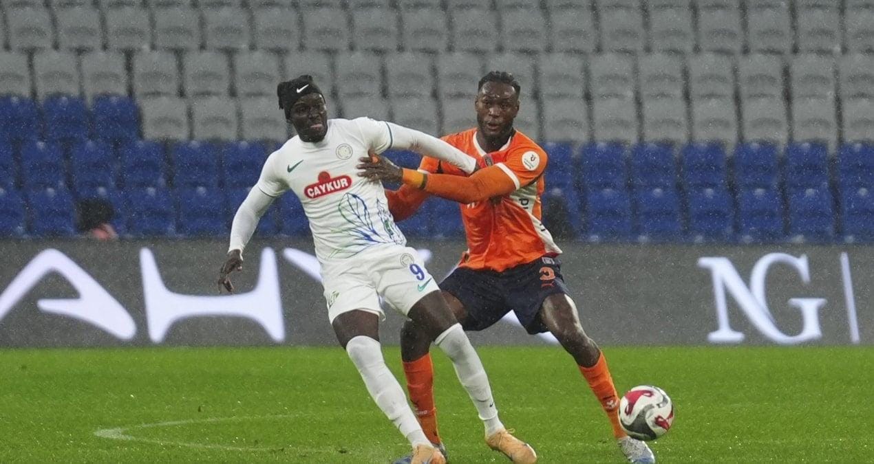 basaksehir-sahasinda-rizespor-ile-berabere-kaldi-bLUDQTVu.jpg