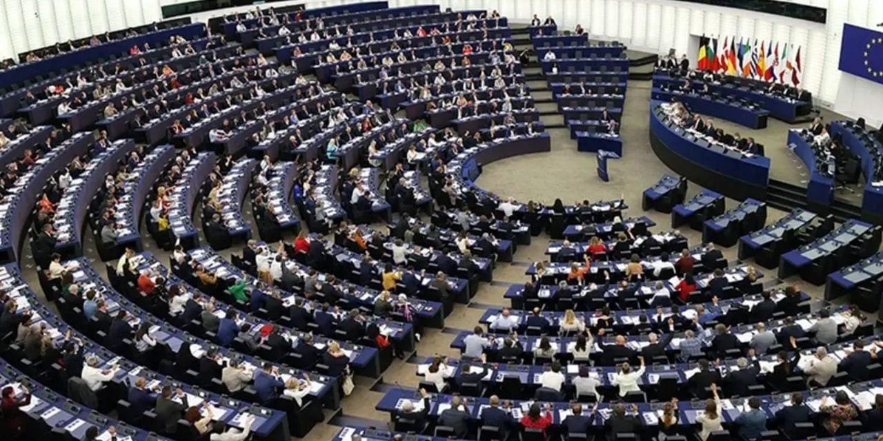 Avrupa Parlamentosu, AB-ABD Ticaret Anlaşmasını Askıya Aldı ABD Başkanı Donald