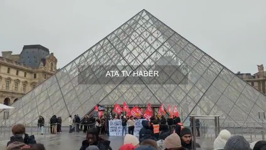 Paris'te Louvre Müzesi'nde 350 İşçi Yeniden Grev Kararı Aldı