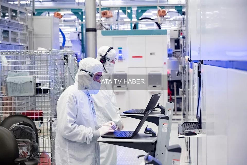Intel, Veri Merkezi Talepleri Nedeniyle Üretim Kaynaklarını Yeniden Tahsis Ediyor: Zinsner İtirafları ve Piyasa Etkileri