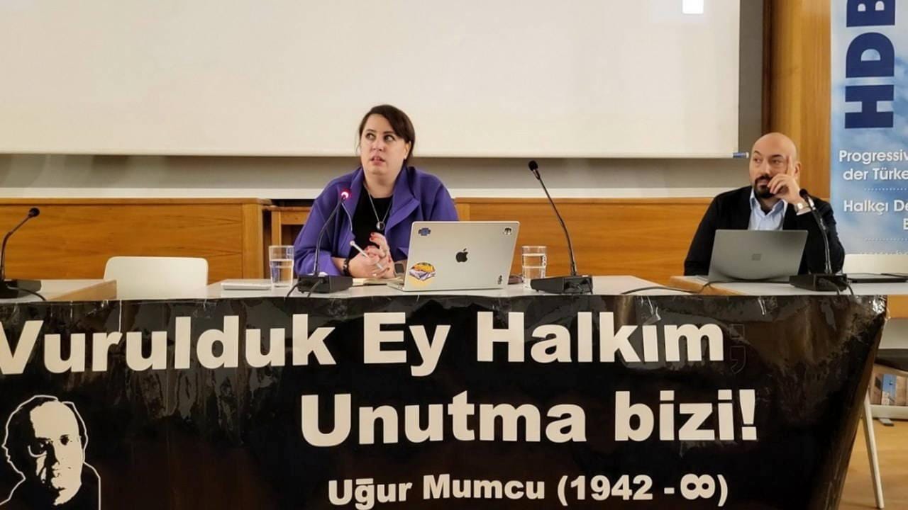 Berlin’de Uğur Mumcu anma toplantısı düzenlendi 24 Ocak 1993’te arabasına