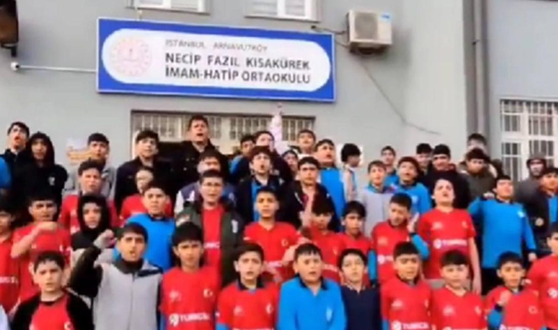 Arnavutköy İmam Hatip Ortaokulu’nda Öğrencilere Tevhid ve Sünnet Andı Okutuldu