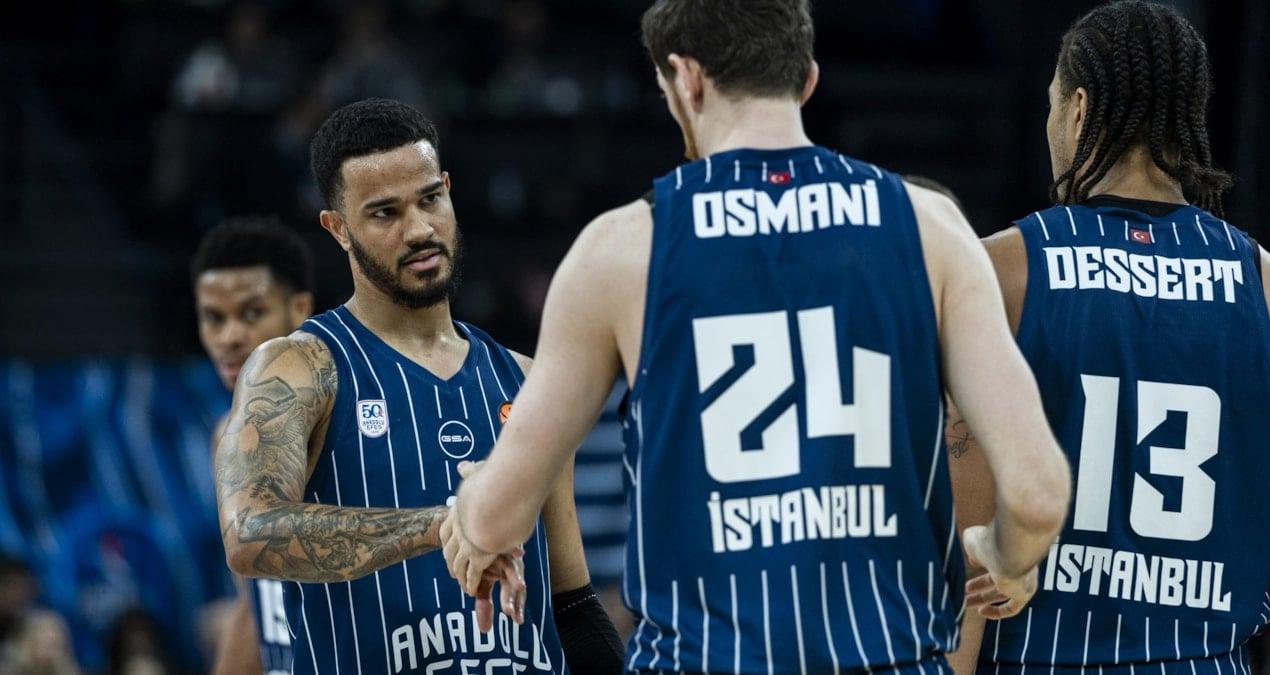 Anadolu Efes, Valencia Basket’i 107-90 Yenerek EuroLeague’de 9 Maç Sonra