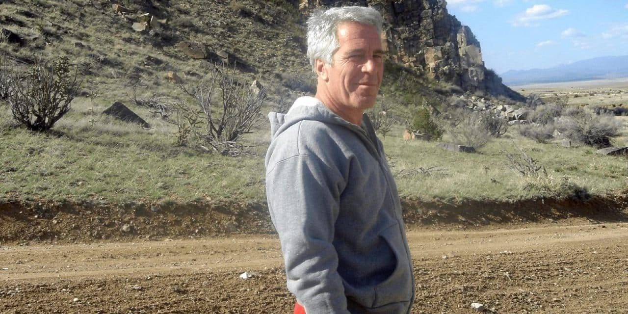 Kabe Örtüsü Parçalarının Jeffrey Epstein’e Gönderilmesi: Yeni Dosyalarda Ortaya Çıkan
