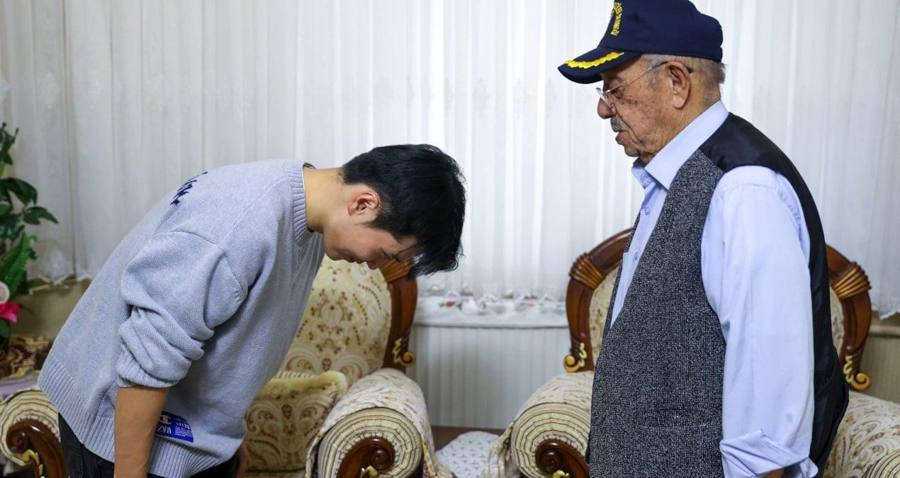 Jinho Jo’dan 96 Yaşındaki Kore Gazisi İhsan Damdam’a Duygusal Ziyaret