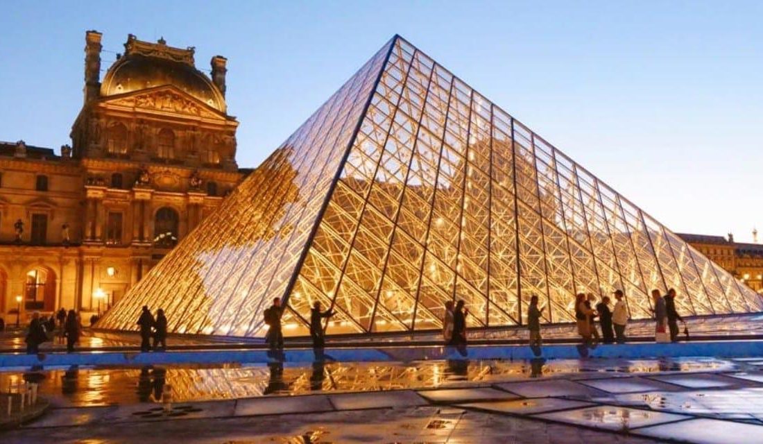 Louvre Müzesi’nde Gece Saatlerinde Tespit Edilen Su Sızıntısı Paris’te her