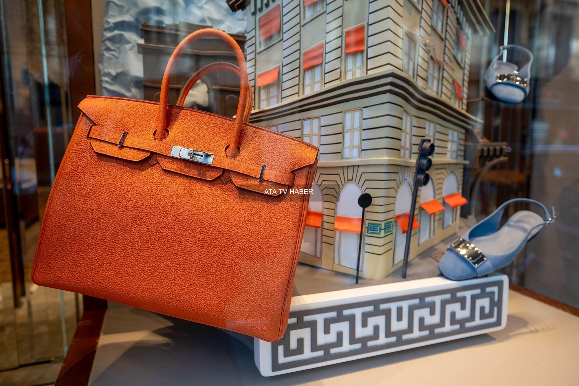 Hermès: Lüks Sektöründe İstikrarın Sırrı ve Diğer Markalara Dersler