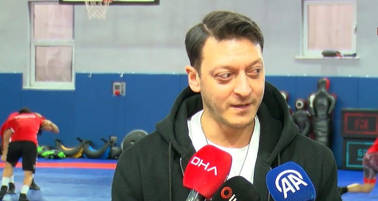 Mesut Özil’den Mersinli Güreşçilere Ziyaret ve Fenerbahçe’ye Destek Eski futbolcu