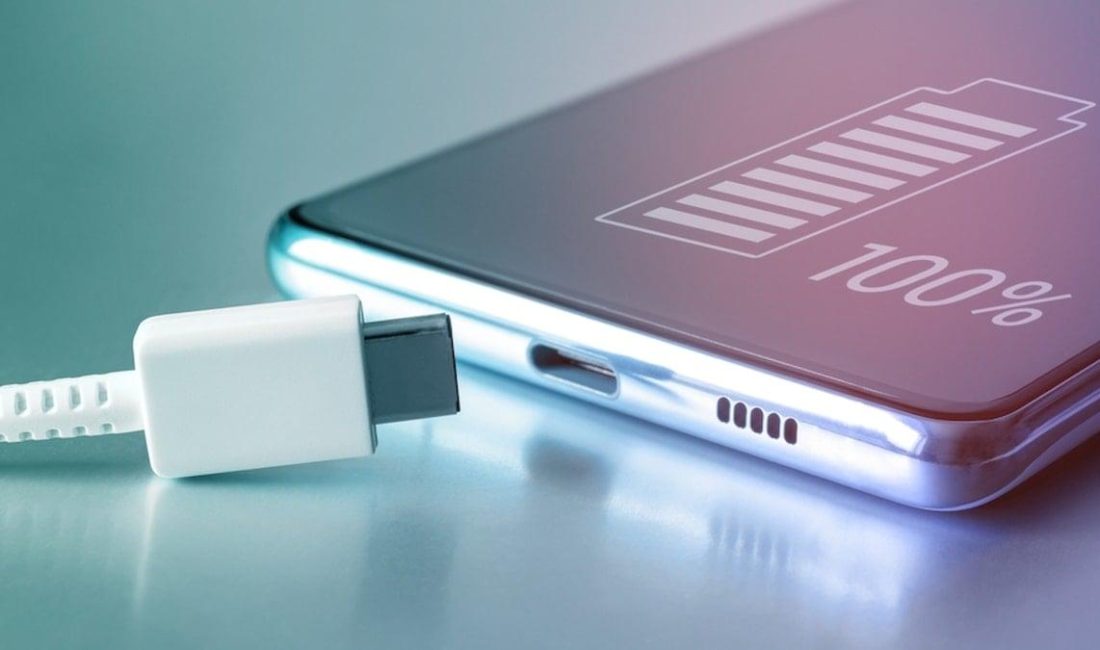Telefonunu yüzde 100 şarj edenler büyük hata yapıyor: İşte nedeni Akıllı Telefonlarda Pil Kullanımında Yeni Bir Yaklaşım Günümüzde akıllı telefonlar