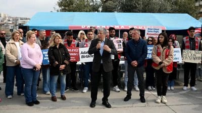 Mustafa Balbay, Kuşadası’ndaki ‘Adalet ve Dayanışma’ Çadırını Ziyaret Etti Cumhuriyet