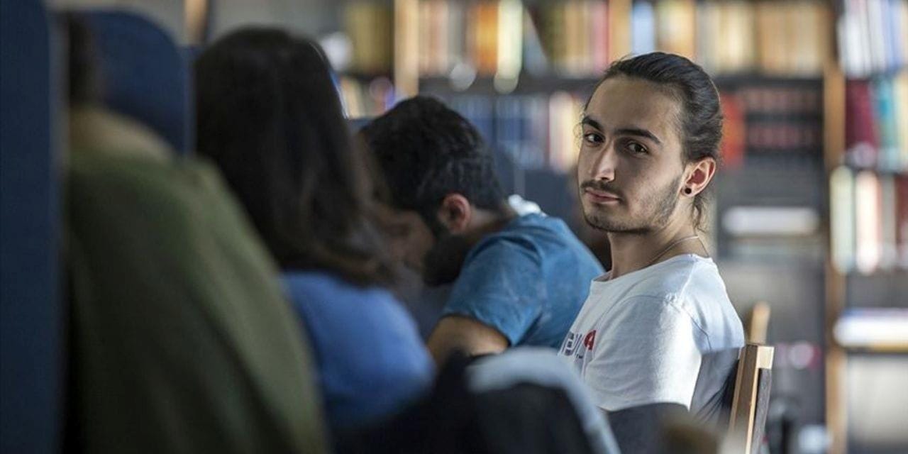 Z Kuşağı Erkekleri Okusa da, Okumasa da İşsiz Amerika’da üniversite
