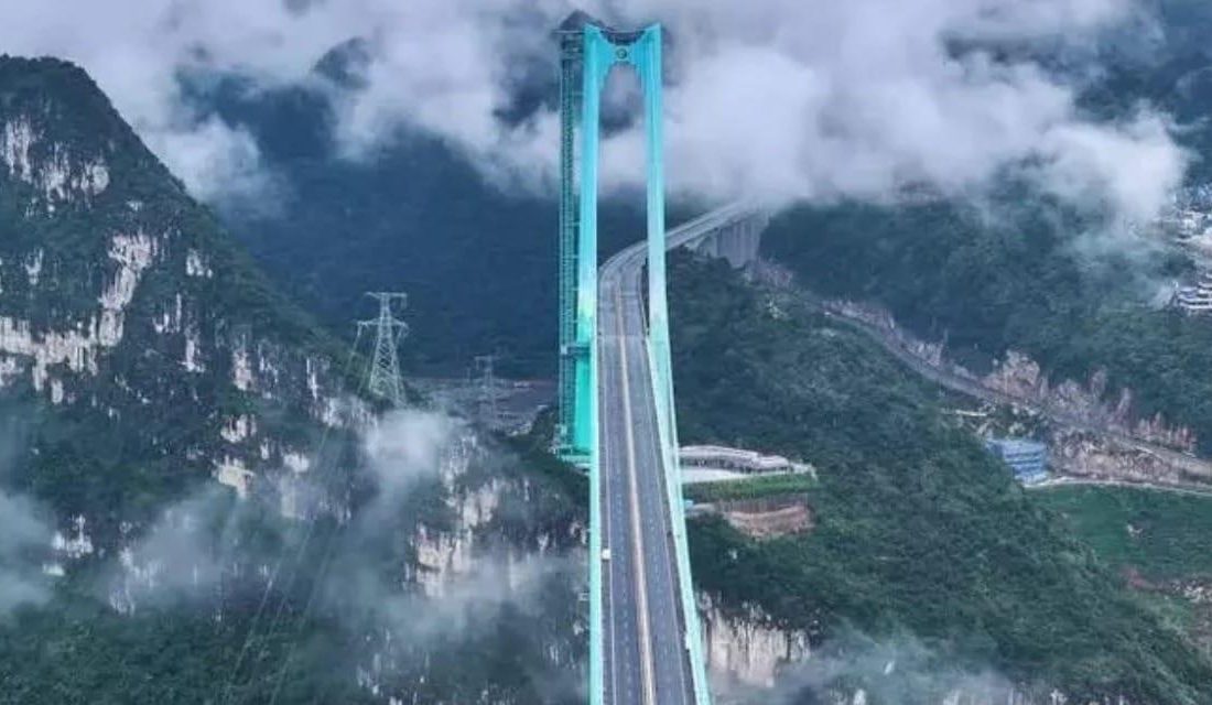 Guizhou’de Huajiang Büyük Kanyon Köprüsü Açıldı Çin’in Guizhou eyaletinde inşa