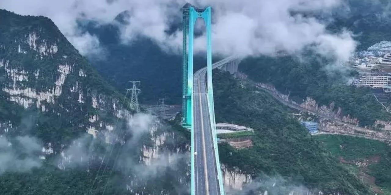 Guizhou’de Huajiang Büyük Kanyon Köprüsü Açıldı Çin’in Guizhou eyaletinde inşa