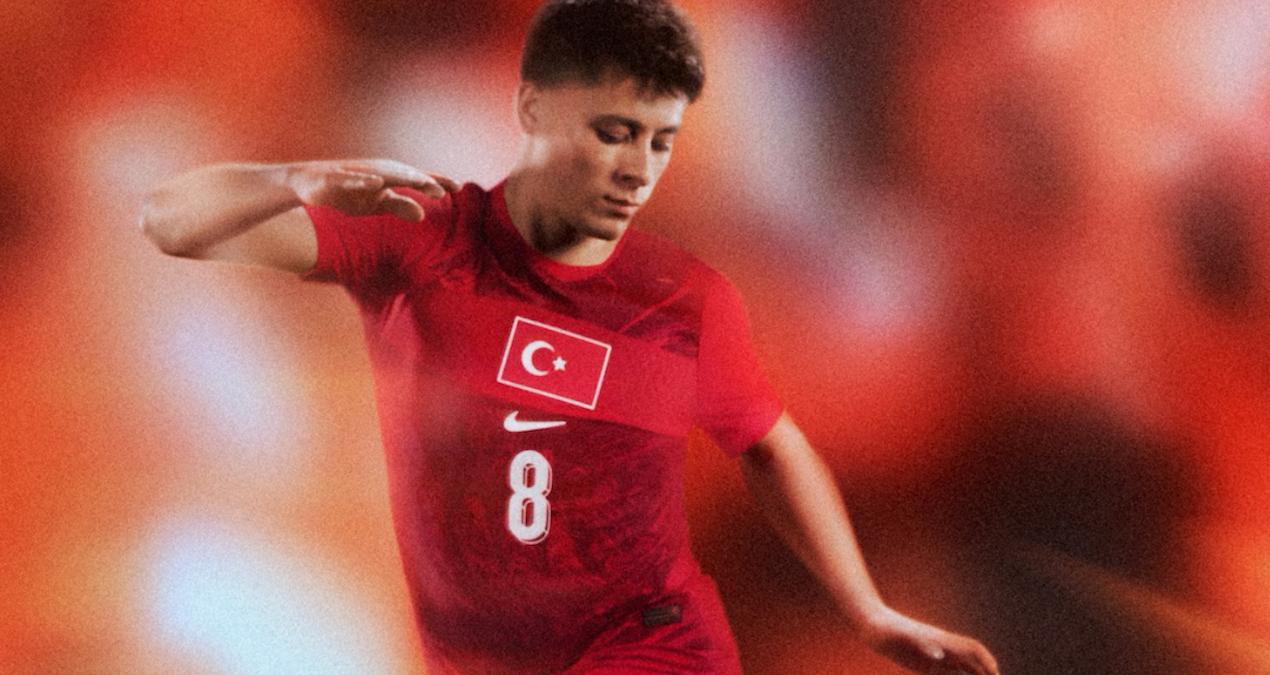A Milli Takım, Yeni Nike Formalarıyla Sahada Türkiye, futbol tarihine