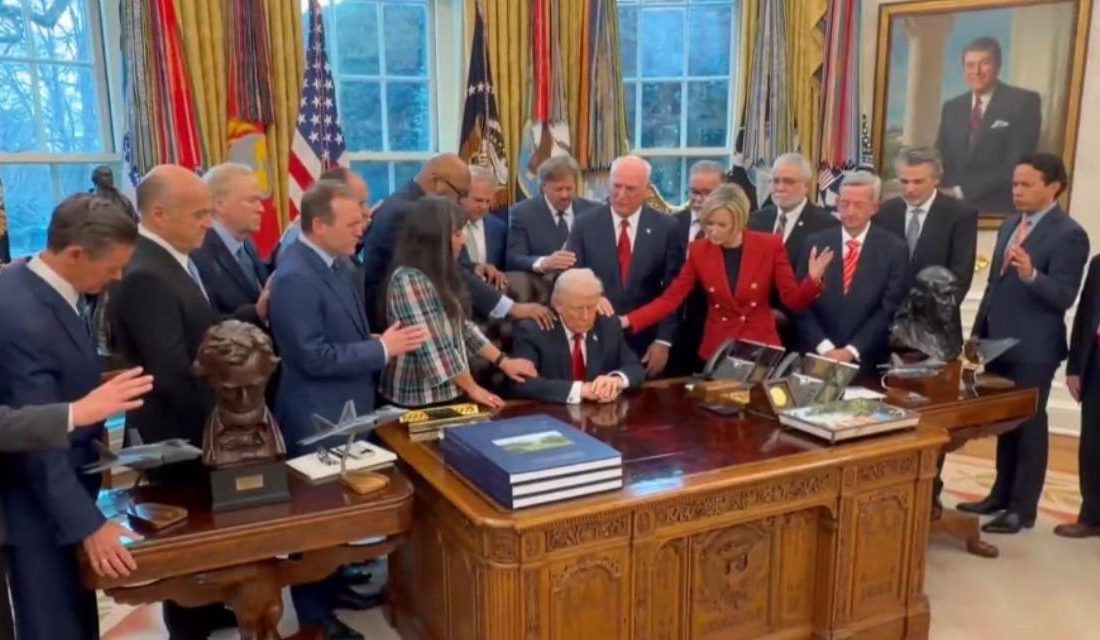 Oval Ofis’te Dua Anı: Evangelist Liderler Başkan Trump İçin Toplu