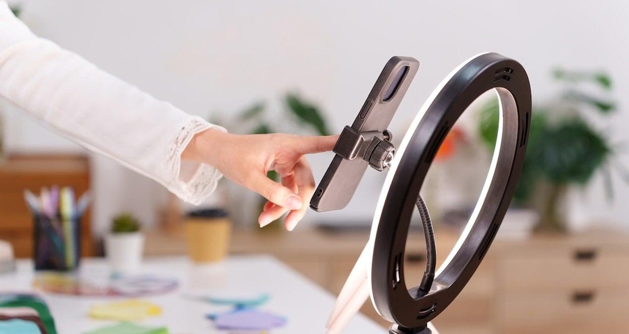 Vlog Kültürünün Evrimi: Samimiyetten Stratejiye Geçiş Bir dönem 15-20 dakikalık