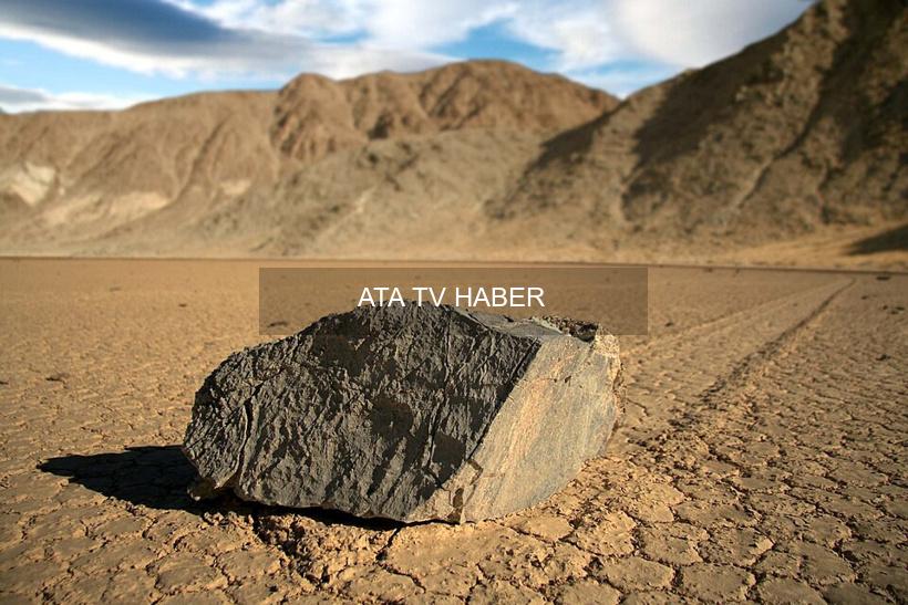 Racetrack Playa'da Hareket Eden Kayaların Sırrı Çözüldü