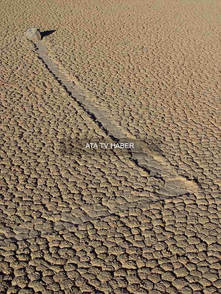 Racetrack Playa'da Hareket Eden Kayaların Sırrı Çözüldü
