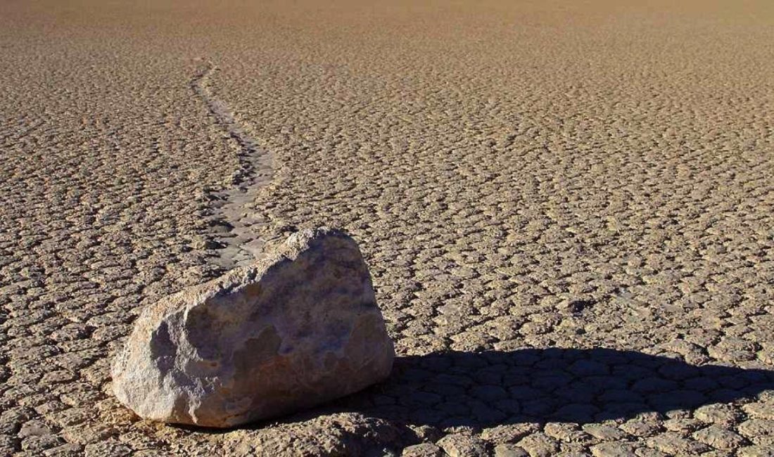 Racetrack Playa’da Hareket Eden Kayaların Sırrı Çözüldü ABD‘nin Kaliforniya eyaletinin