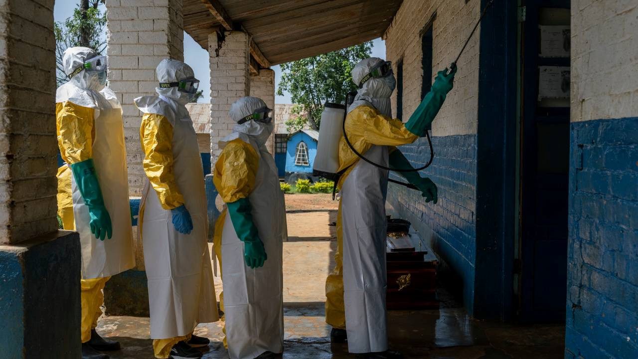 avrupada-ebola-krizi-buyuyor-temaslilar-karantinaya-alindi-QawcCx1s.jpg