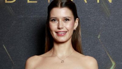 Beren Saat müzik dünyasına adım attı: ‘Exuberance’ yayımlandı Oyunculuk kariyeriyle