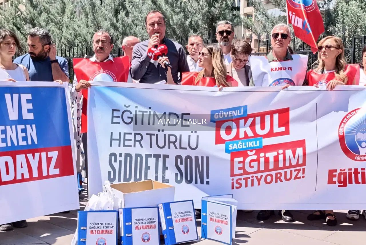 Eğitim-İş, MEB Önünde 'Güvenli Okul Sağlıklı Eğitim' Talebiyle Toplandı