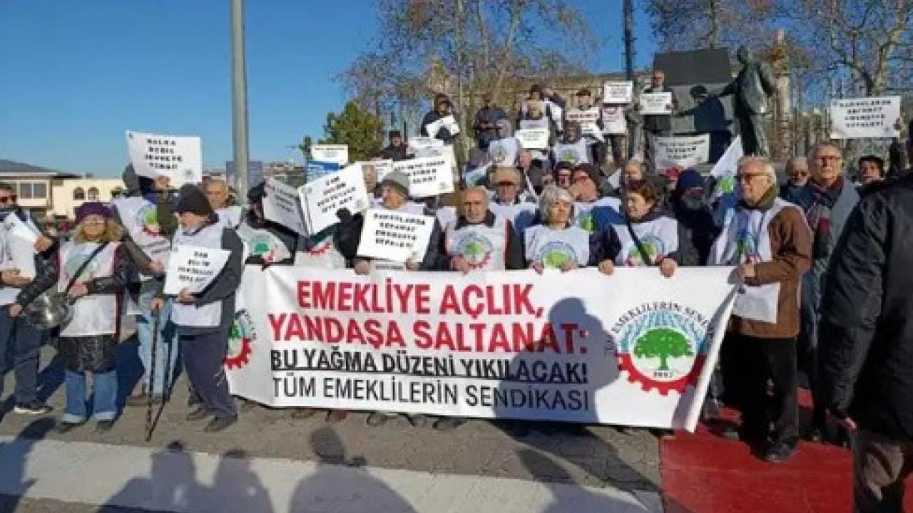 emekliler-akpye-isyan-etti-ayliklarin-yarisini-yok-ettiniz-3Wj5xCck.jpg