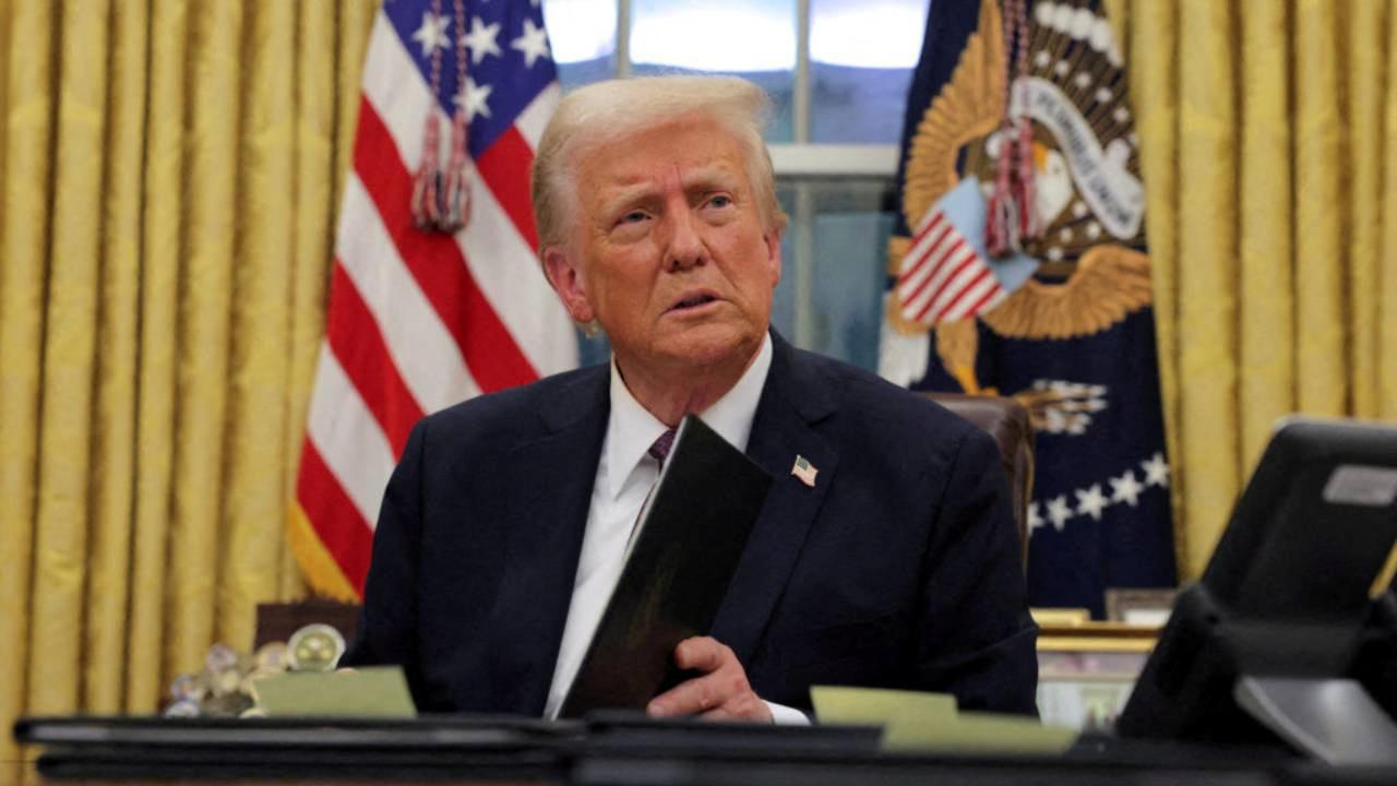 Trump’ın Kongre Onur Madalyası Töreninde Düğüm ve Salondaki Tepkiler ABD