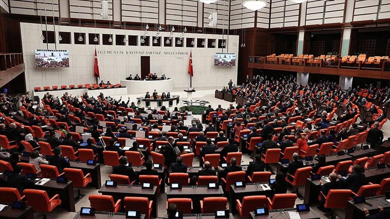 ozel-sektor-ve-mulakat-magduru-ogretmenlere-meclisten-kotu-haber-komisyonda-olaganustu-toplanti-talebine-akpden-6PO7uIjX.jpg
