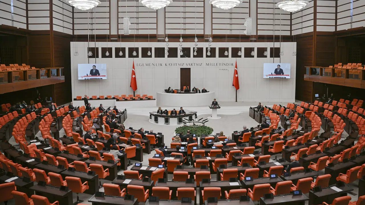tbmmde-yeni-hafta-tsk-duzenlemesi-ve-12-yargi-paketi-gundemde-FqJc3yO7.jpg
