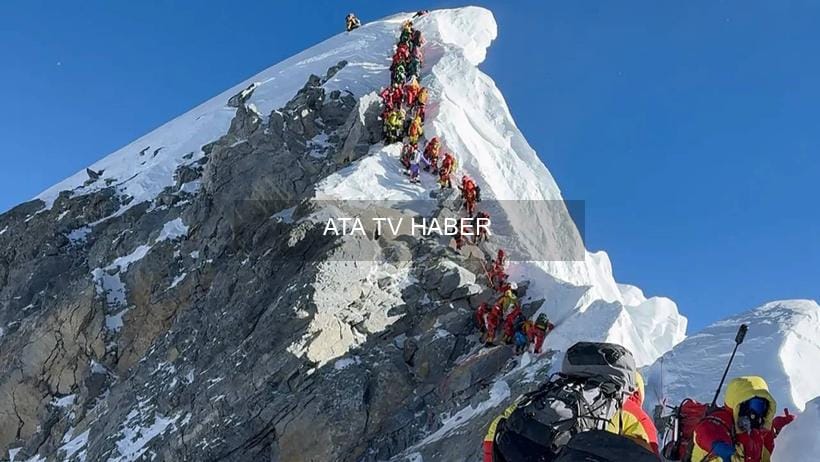 Everest’te 6 Gün Sonra Ana Kampa Ulaşan Nepalli Rehber Hayatta Kaldı
