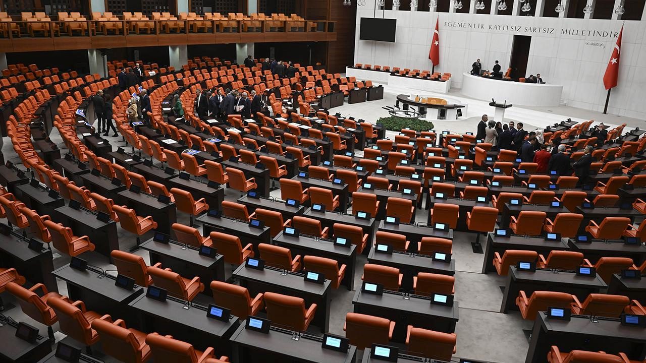 12-yargi-paketi-meclisten-gecti-noter-islemlerinden-ibana-kadar-yeni-duzenleme-geliyor-5QSeieBb.jpg