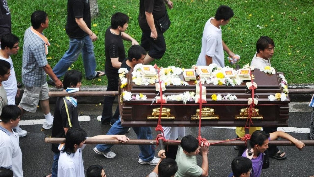 Çin’de Sahte Cenaze Düzenleyip Kaçmaya Çalışan Adam Tutuklandı Hunan eyaletinde,
