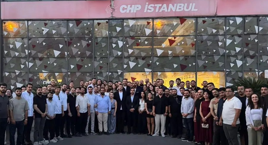 İstanbul CHP Gençlik Kolları Toplu İstifa ve Yeni Parti’ye Katılım
