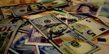 dolar-tl-karsisinda-rekor-seviyeyi-gordu-piyasalar-ne-diyor-4xhupfBR.jpg