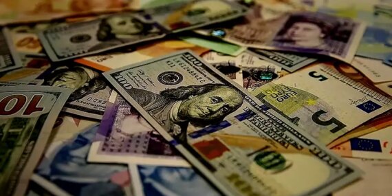 dolar-tl-karsisinda-rekor-seviyeyi-gordu-piyasalar-ne-diyor-4xhupfBR.jpg