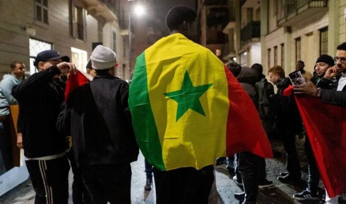 Dünya Kupası maçını kaybeden Hollanda’nın polisi Faslı göçmenleri dövdü Fas’ın Hollanda’ya Karşı Penaltı Galibiyeti Sonrası Geniş Katılımlı Kutlamalar Fas’ın