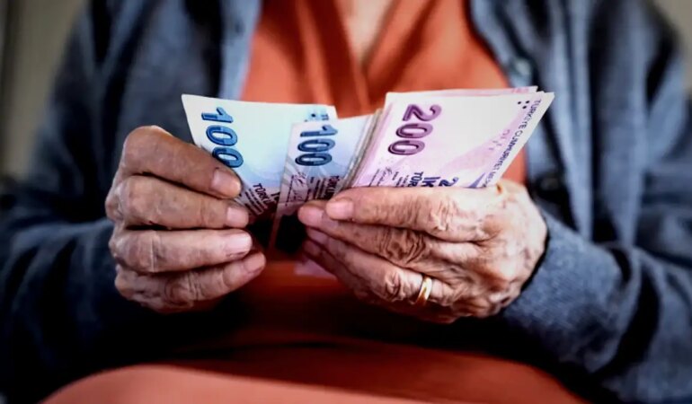 En düşük emekli aylığı farkları ne zaman yatacak? SGK tarih verdi