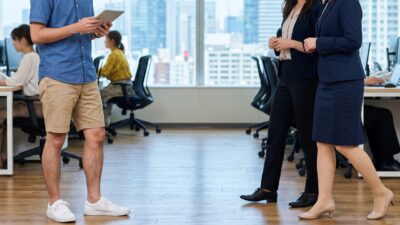 Tokyo’da Yazlık Ofis Kıyafetleri Tartışması: Şort, Rahatlık ve Toplumsal Tepkiler