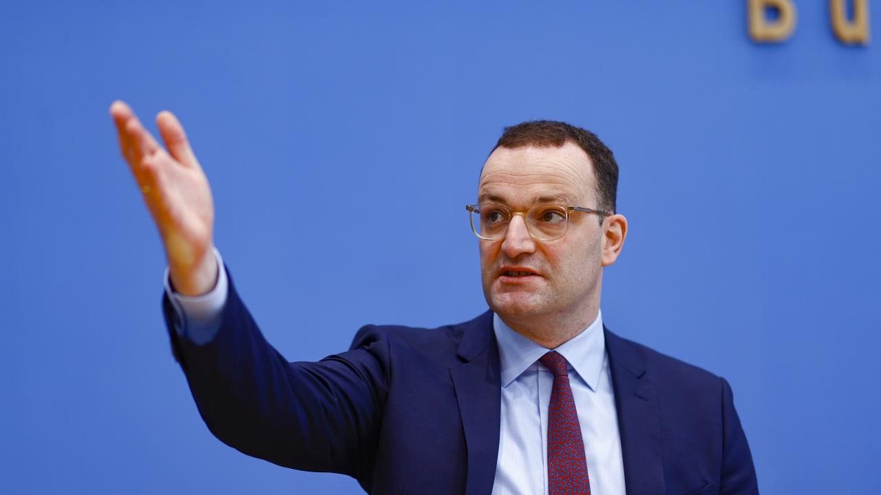 Jens Spahn ve Eşi Daniel Funke, ABD’de Taşıyıcı Anneyle Ebeveyn