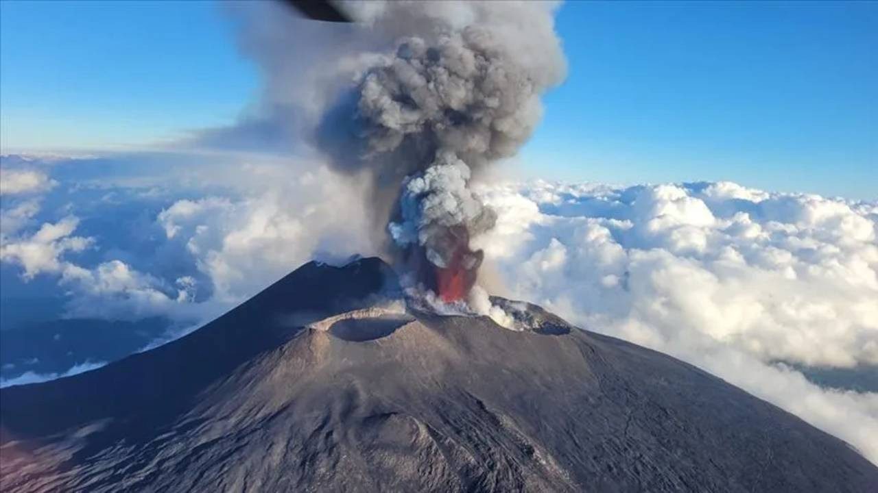 etna-bir-kez-daha-patladi-kul-yagisi-nedeniyle-ucuslar-iptal-edildi-5lUd6Jex.jpg